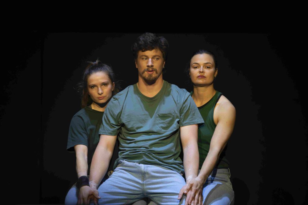 contemporary circus company acrobatics