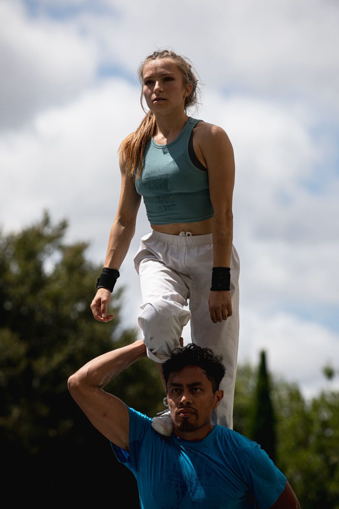 contemporary circus show acrobatics